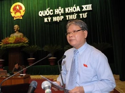 Ông Hà Hùng Cường - (Bộ trưởng Bộ tư pháp) trình bày Tờ trình dự án Luật Thủ đô trước Quốc hội.