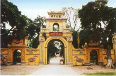 Đền Trần Thương ở thôn Trần Thương, xã Nhân Đạo, huyện Lý Nhân, Hà Nam.